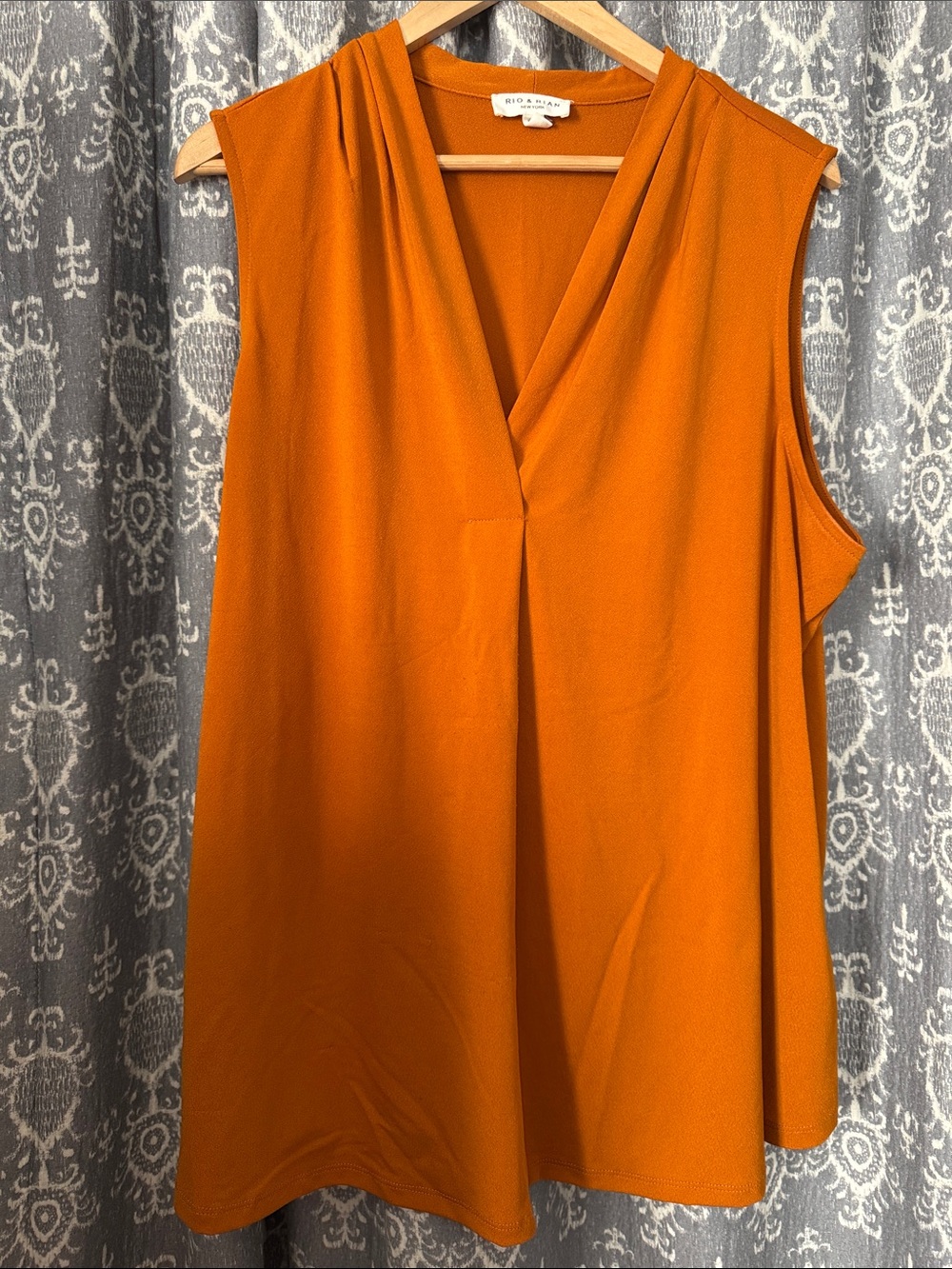 Rio and Rian 1X Draped V-Neck Sleeveless Camisole in Rusty Orange never worn